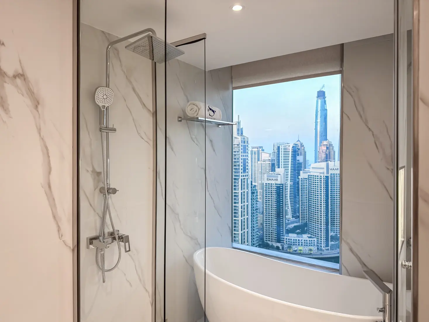 Marina-View | 12 Cheques | Luxury Amenities