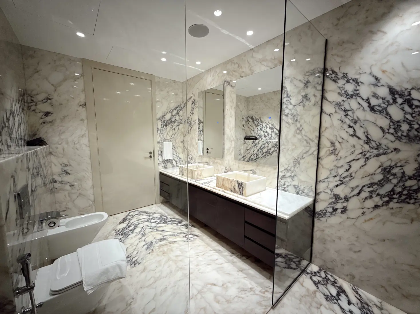 Upgraded Corner Penthouse | Beach | Private Pool