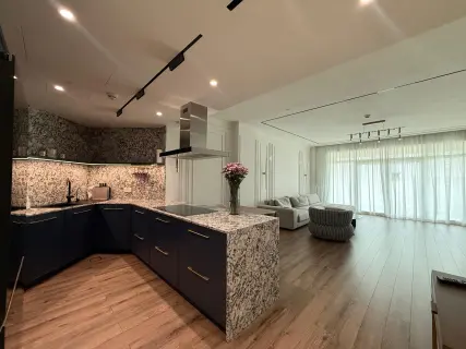 Elegant 1BR | Balcony | Park View