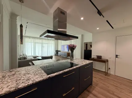 Elegant 1BR | Balcony | Park View